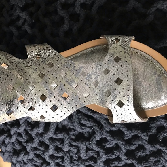 Metallic snake skin pattern sandals - Picture 4 of 6